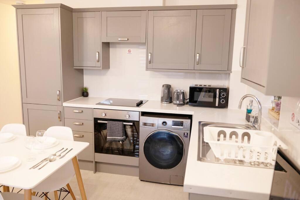 Walnut Luxurious 2-Bedroom With Ensuite - Parking, Netflix, Wifi - Close To Oxford, Bicester & Blenheim Palace Kidlington Luaran gambar